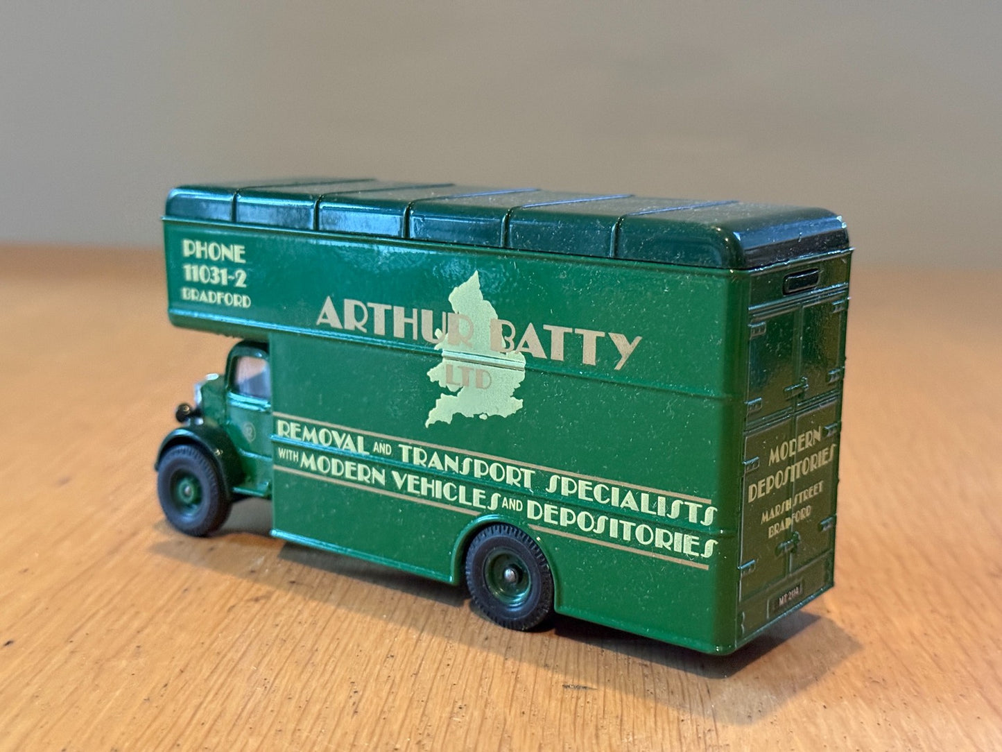 Corgi Classics 1:50 D953 - Bedford O Series Pantechnicon