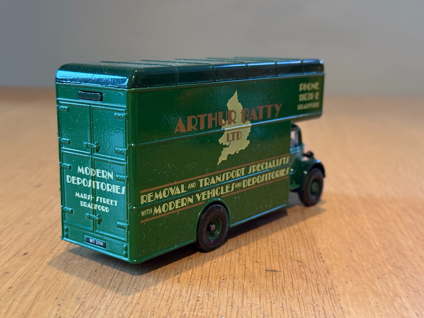 Corgi Classics 1:50 D953 - Bedford O Series Pantechnicon