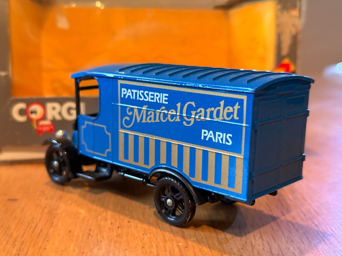 Corgi Classics 97100: 1:50 1926 Renault Van - Patisserie Marcel Gardet Paris