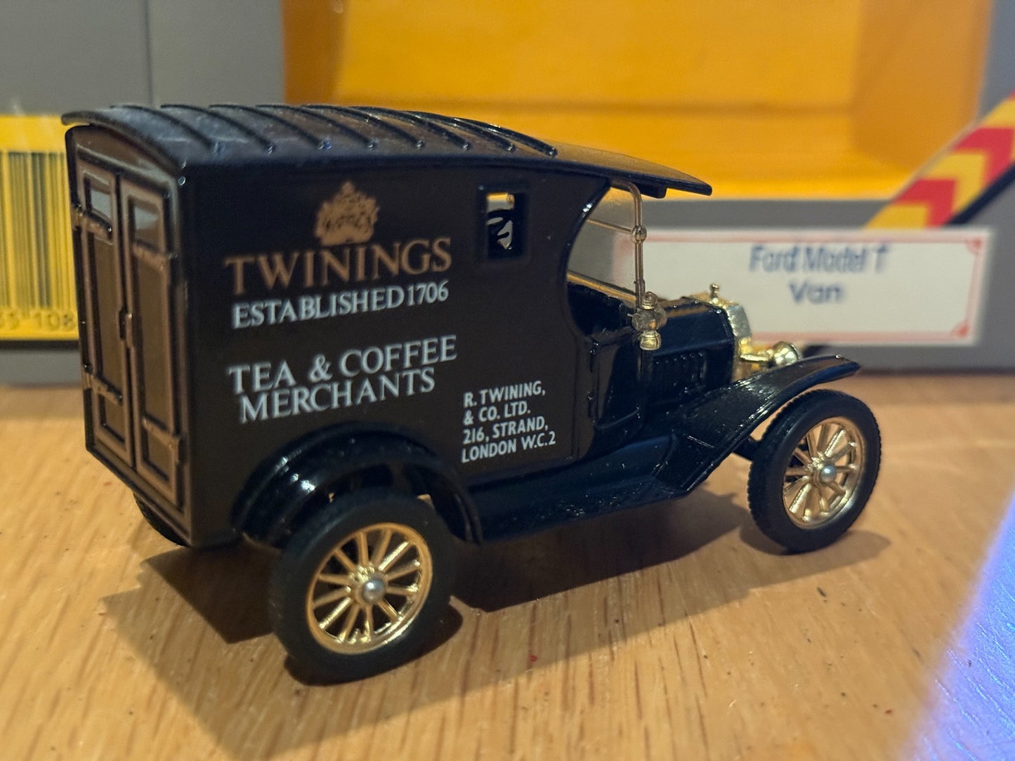 Corgi Classics 97100: 1:50 Ford Model T Van - Twinings