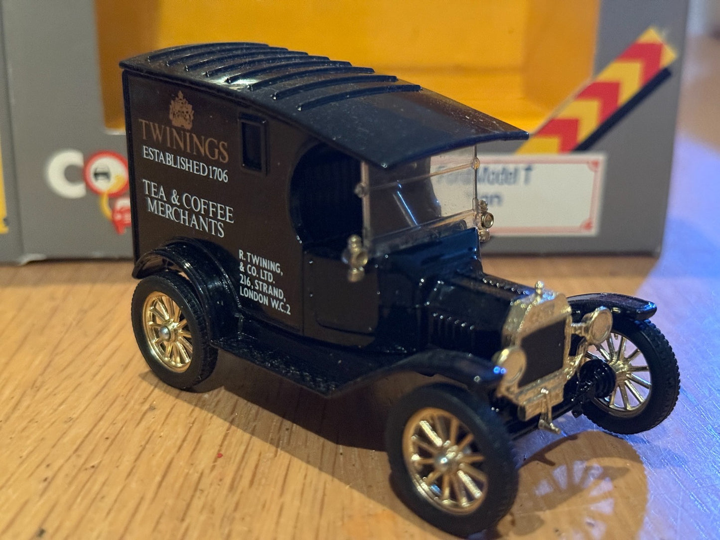 Corgi Classics 97100: 1:50 Ford Model T Van - Twinings