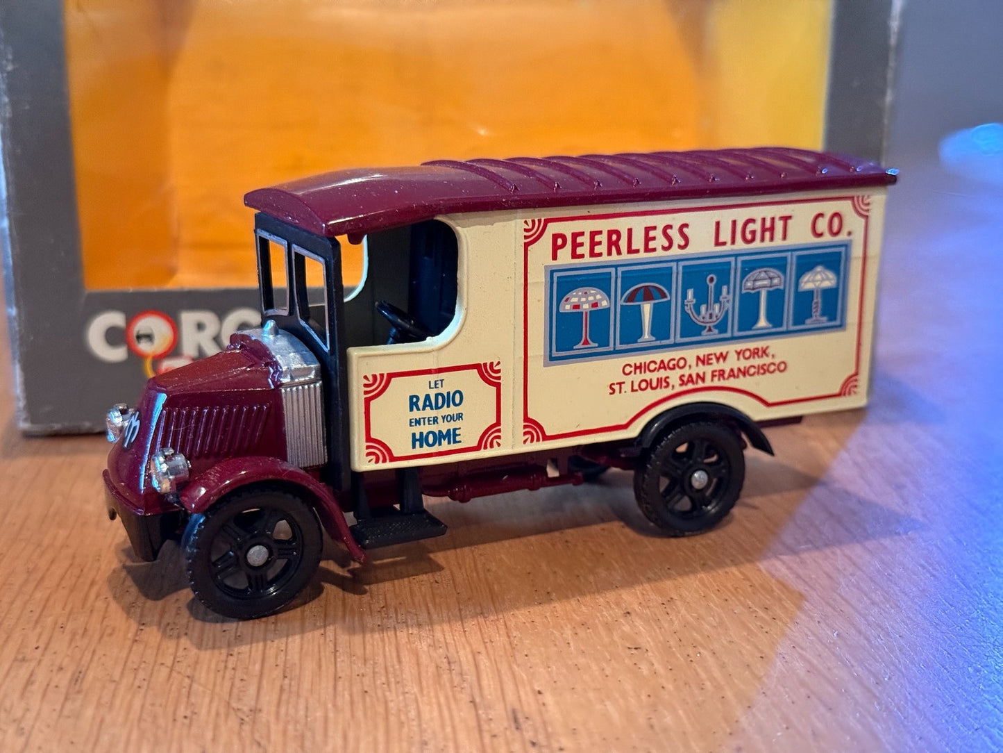 Corgi Classics 97100: 1:50 Mack Truck - Peerless Light Co,