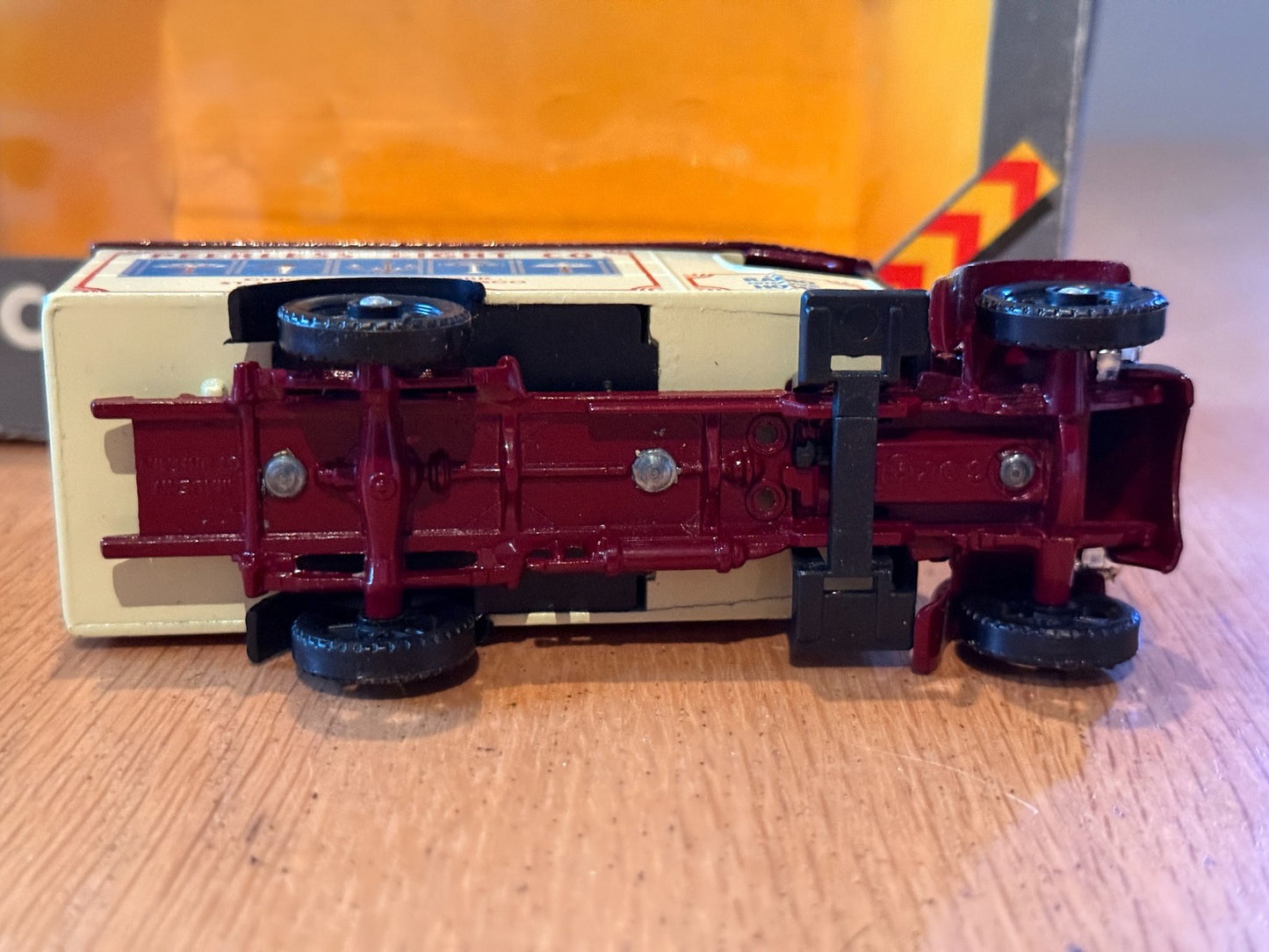 Corgi Classics 97100: 1:50 Mack Truck - Peerless Light Co,