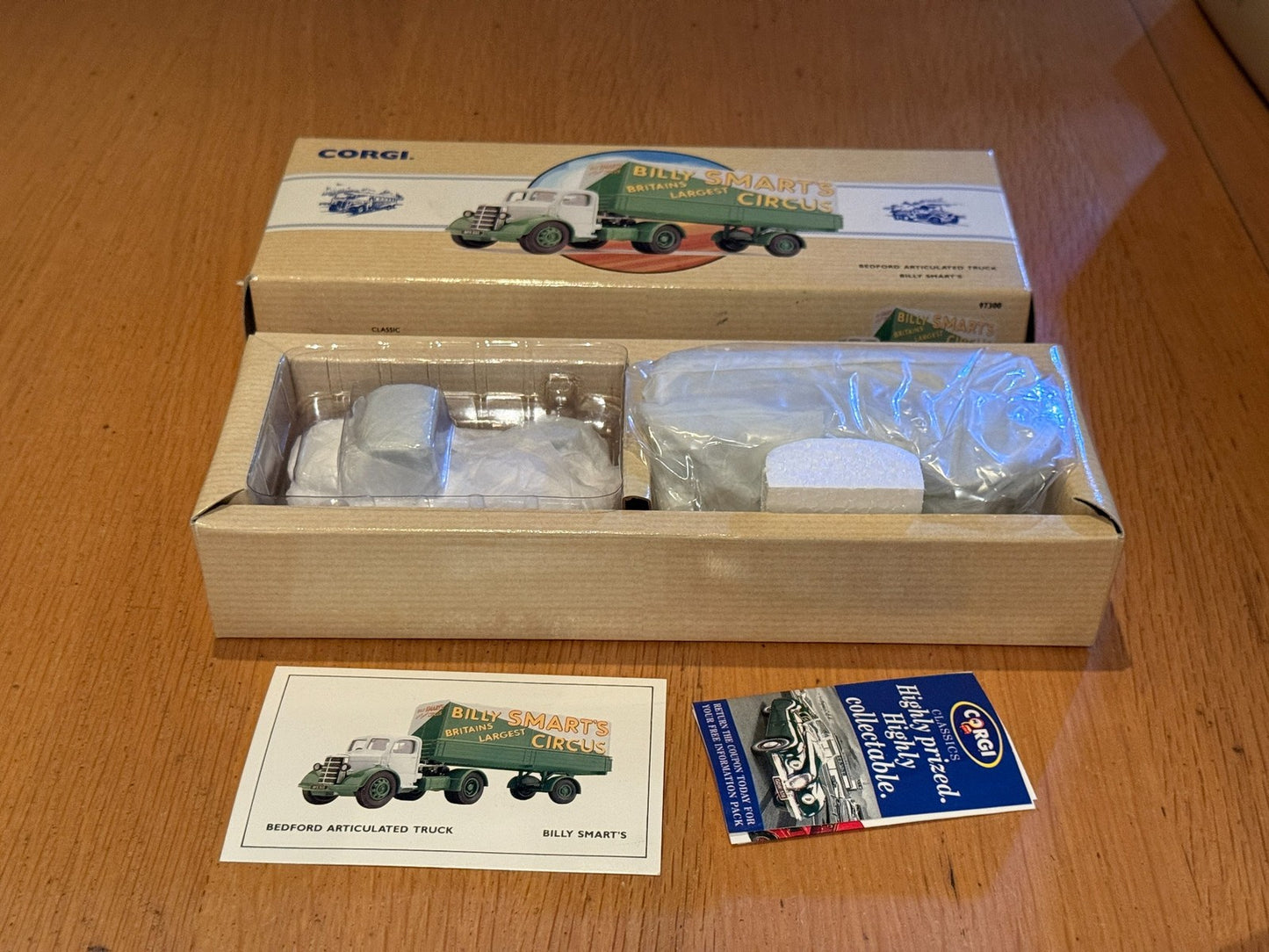 Corgi Classics - 1:50 97300 Bedford Articulated Truck - Billy Smarts Circus