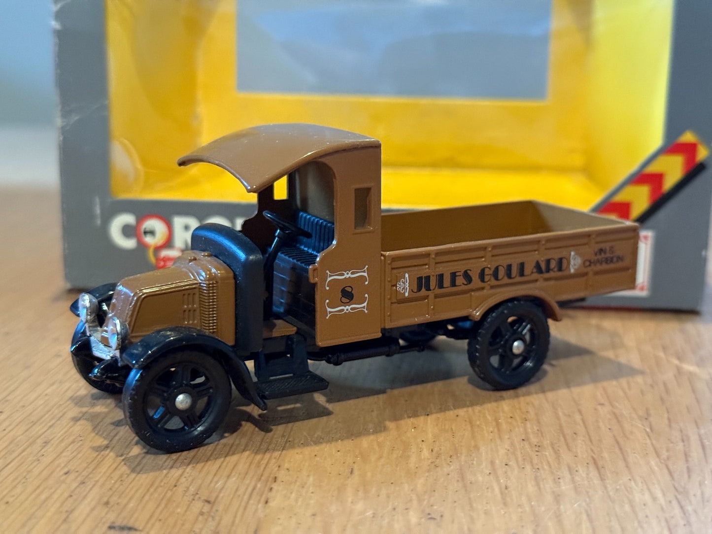 Corgi Classics C823: 1:50 Renault Truck - Jules Goulard