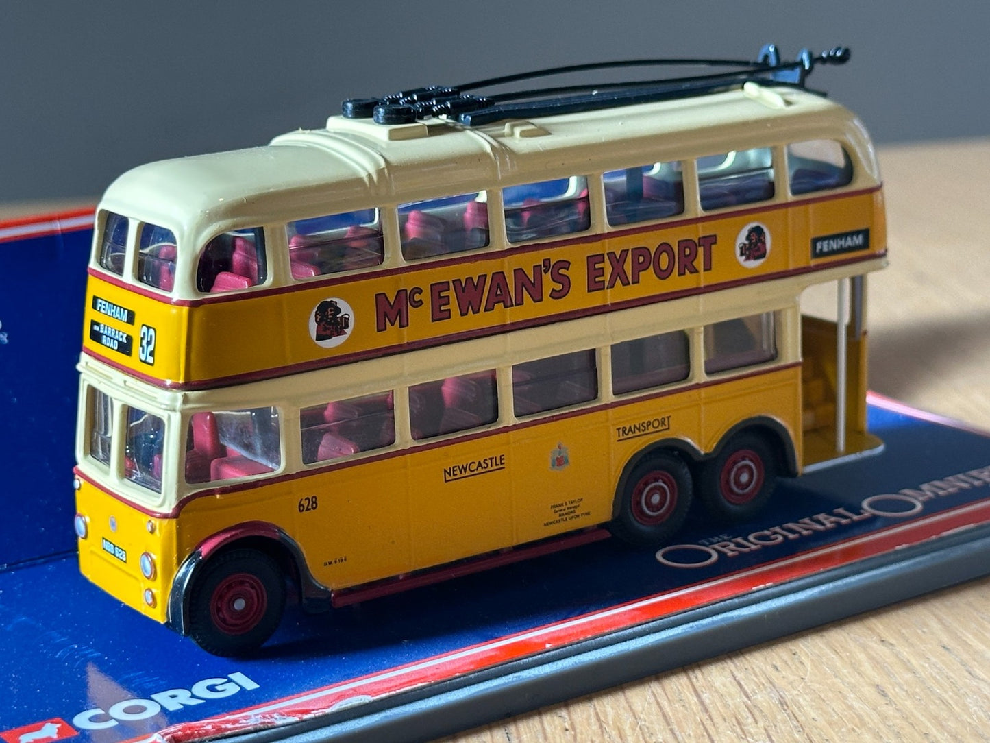 Corgi Original Omnbus 43705 - 1:76 BUT 9641T Trolleybus
