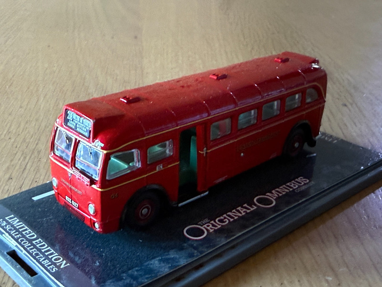 Corgi Original Omnibus 1:76 OM41003 - AEC 404 Single Deck Bus - London Transport