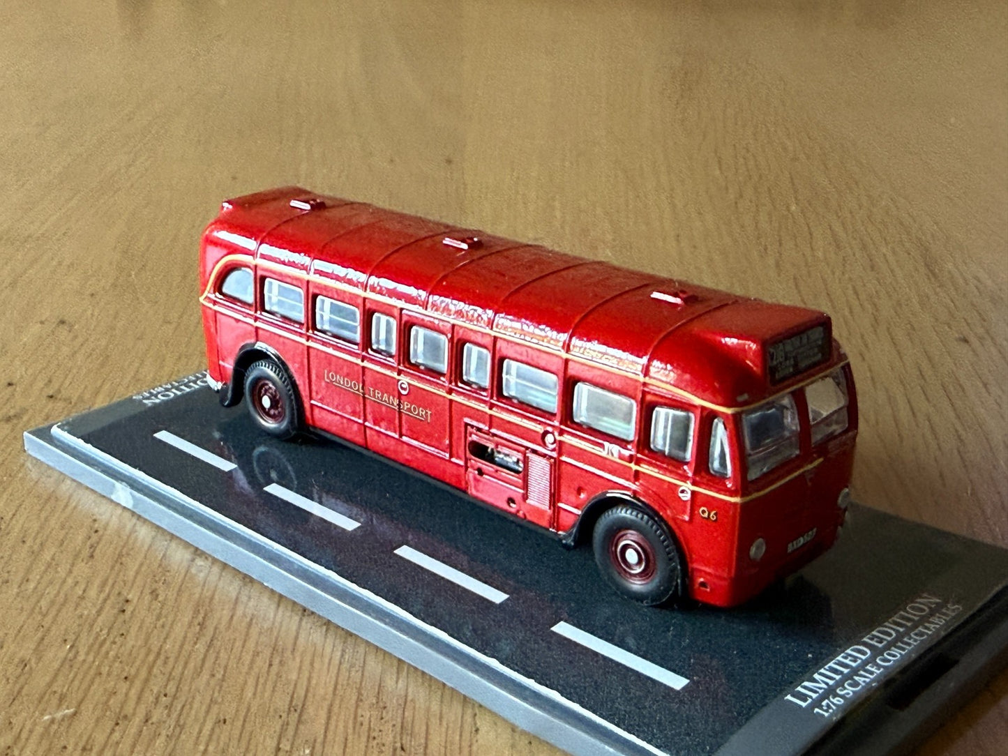 Corgi Original Omnibus 1:76 OM41003 - AEC 404 Single Deck Bus - London Transport