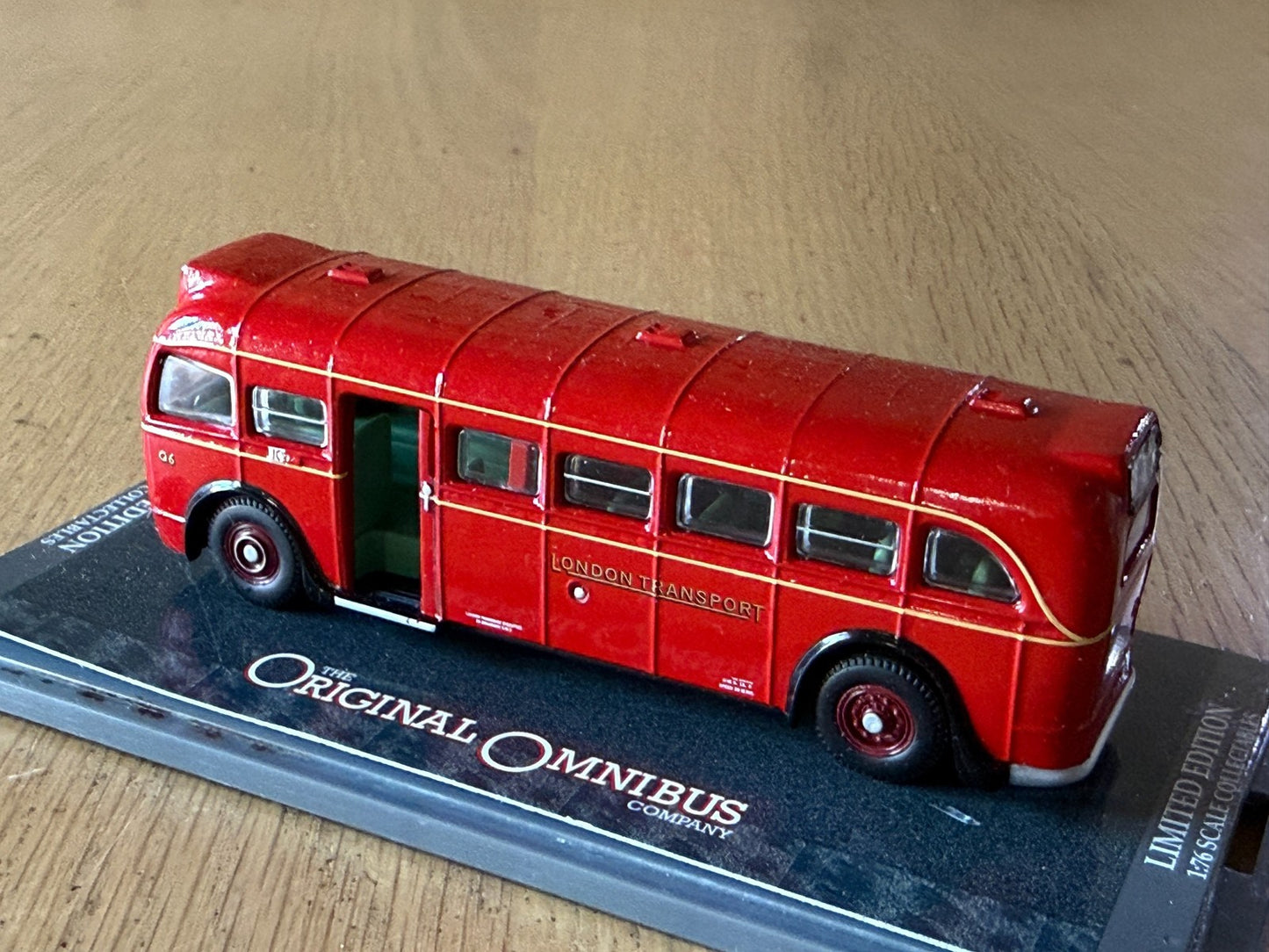 Corgi Original Omnibus 1:76 OM41003 - AEC 404 Single Deck Bus - London Transport