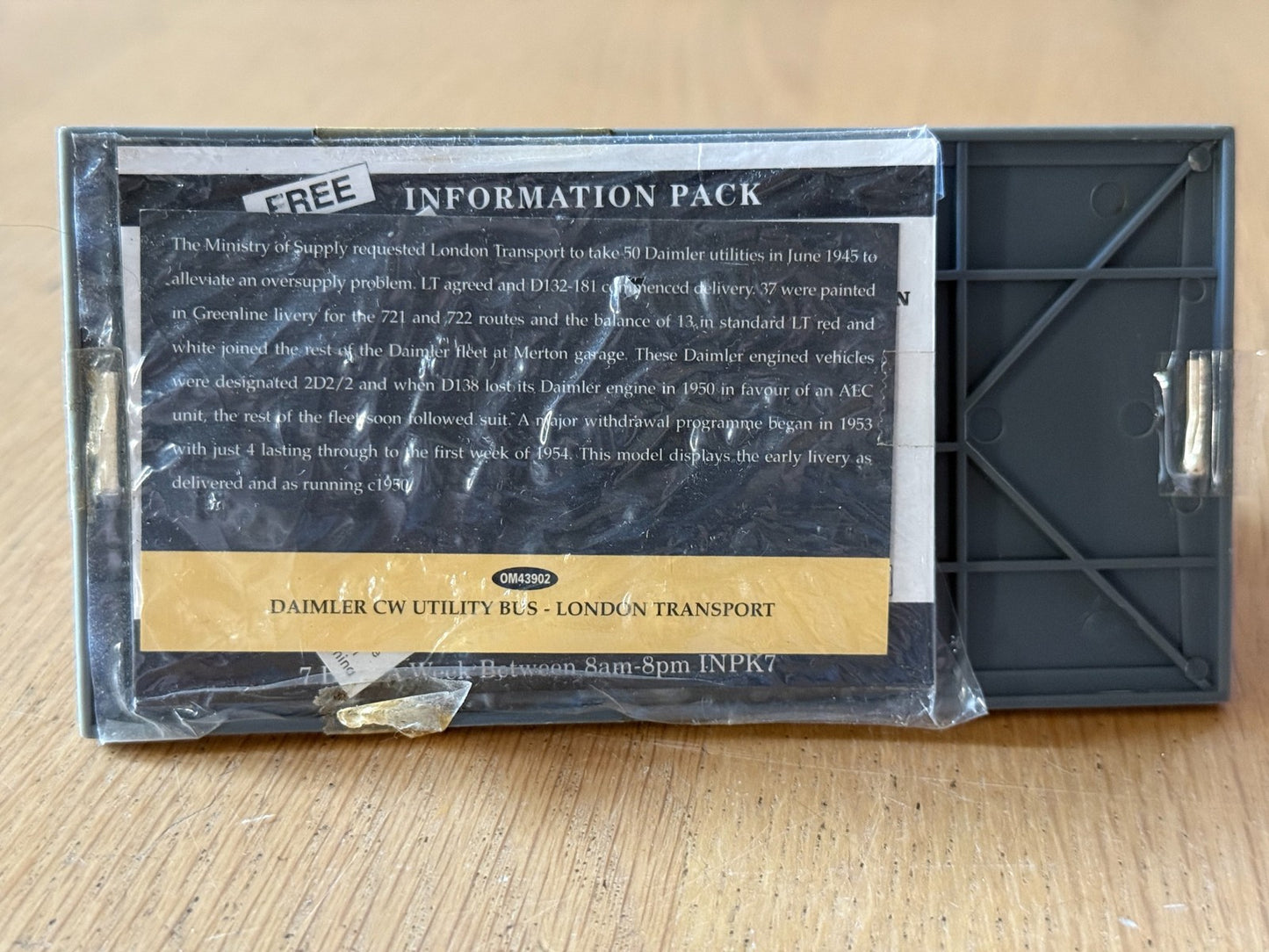 Corgi Original Omnibus 1:76 OM43902 - Daimler CW Utility - London Transport