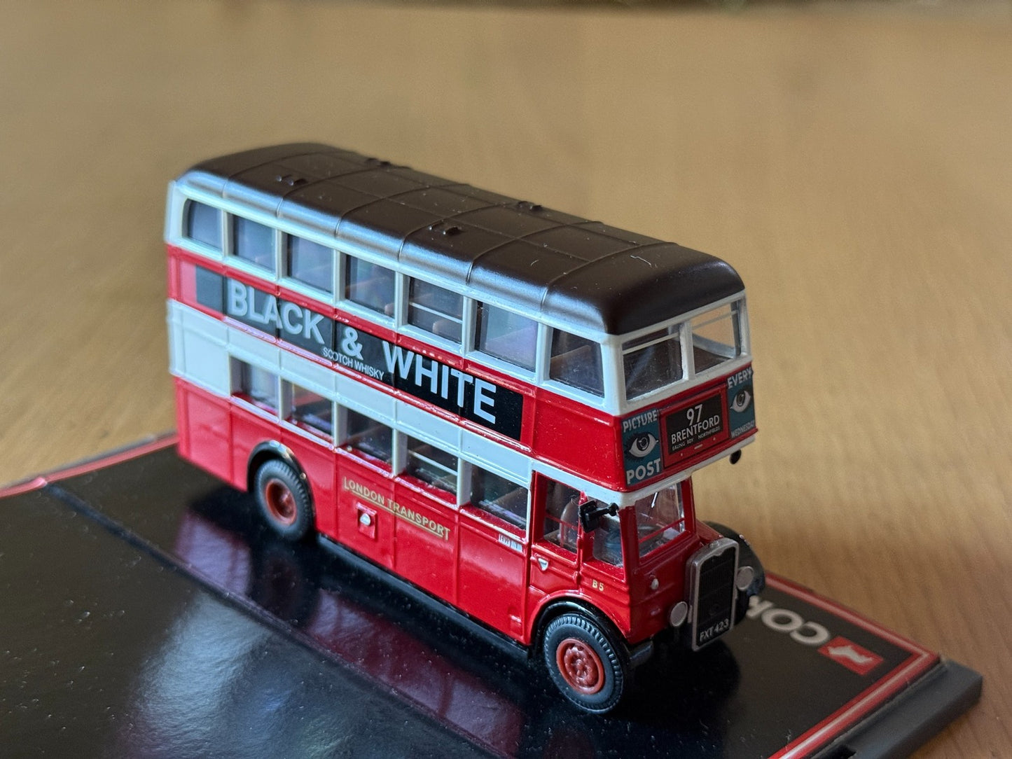 Corgi Original Omnibus 1:76 OM43921 - Bristol K Utility Bus London Transport