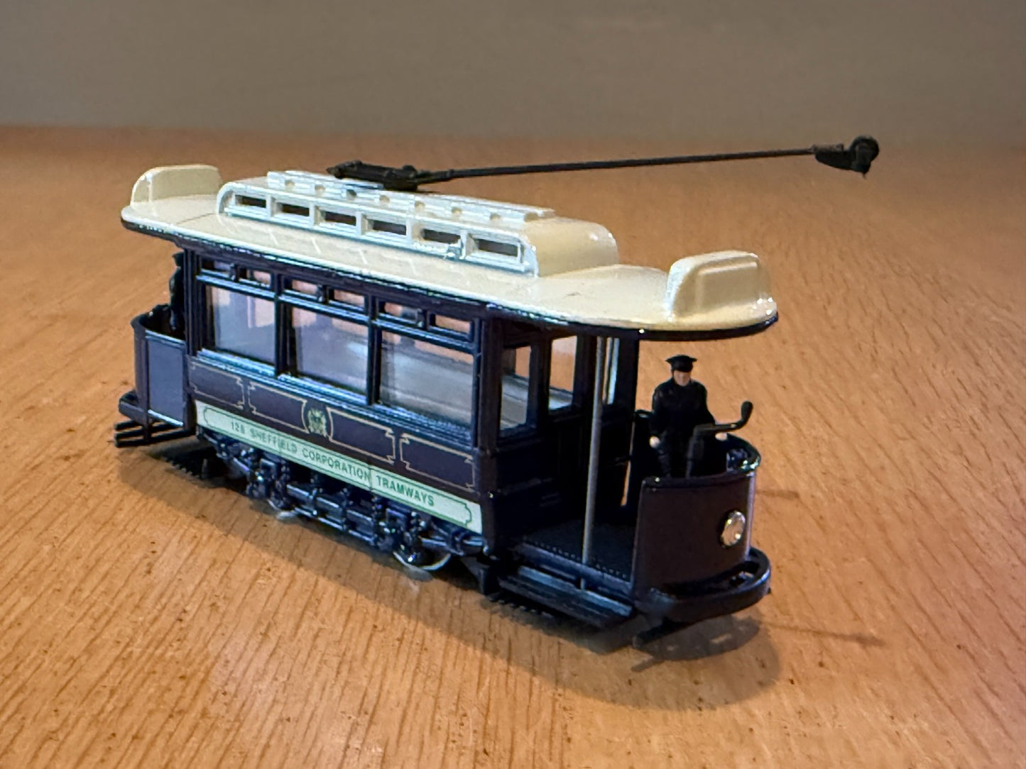 Corgi Tramlines OO Gauge 1:76  C990/2 Sheffield Corporation Tramways Single Deck