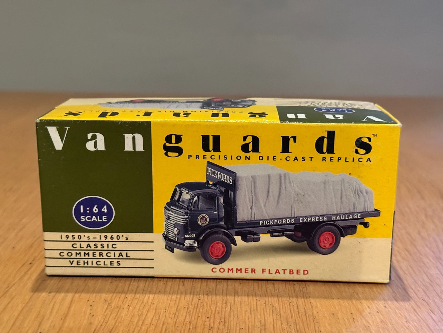 Corgi Vanguards 1:64 Commer Flatbed - Pickfords