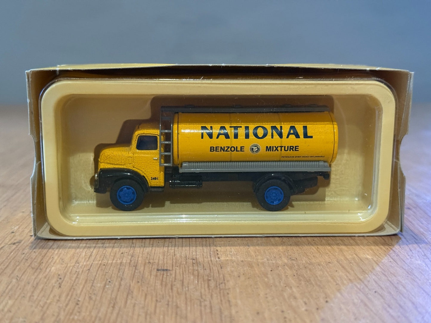 Corgi Vanguards 1:64 Leyland Comet Tanker - National Benzole Mixture