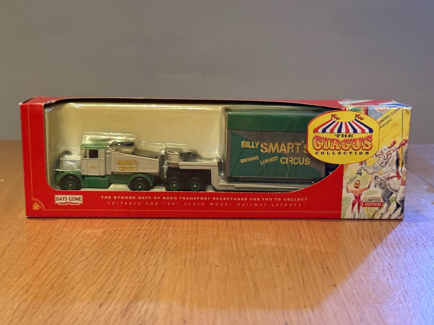 Days Gone Circus Collection DG111003 - Billy Smart's Scammell Box & Low Loader