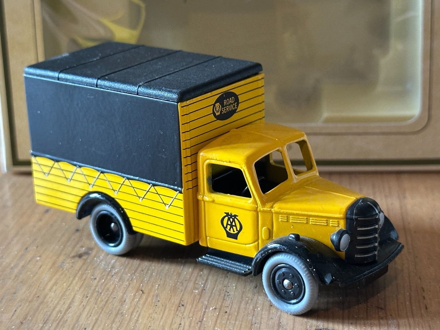 Days Gone LP59014 - Bedford 30cwt Truck - AA Road Service