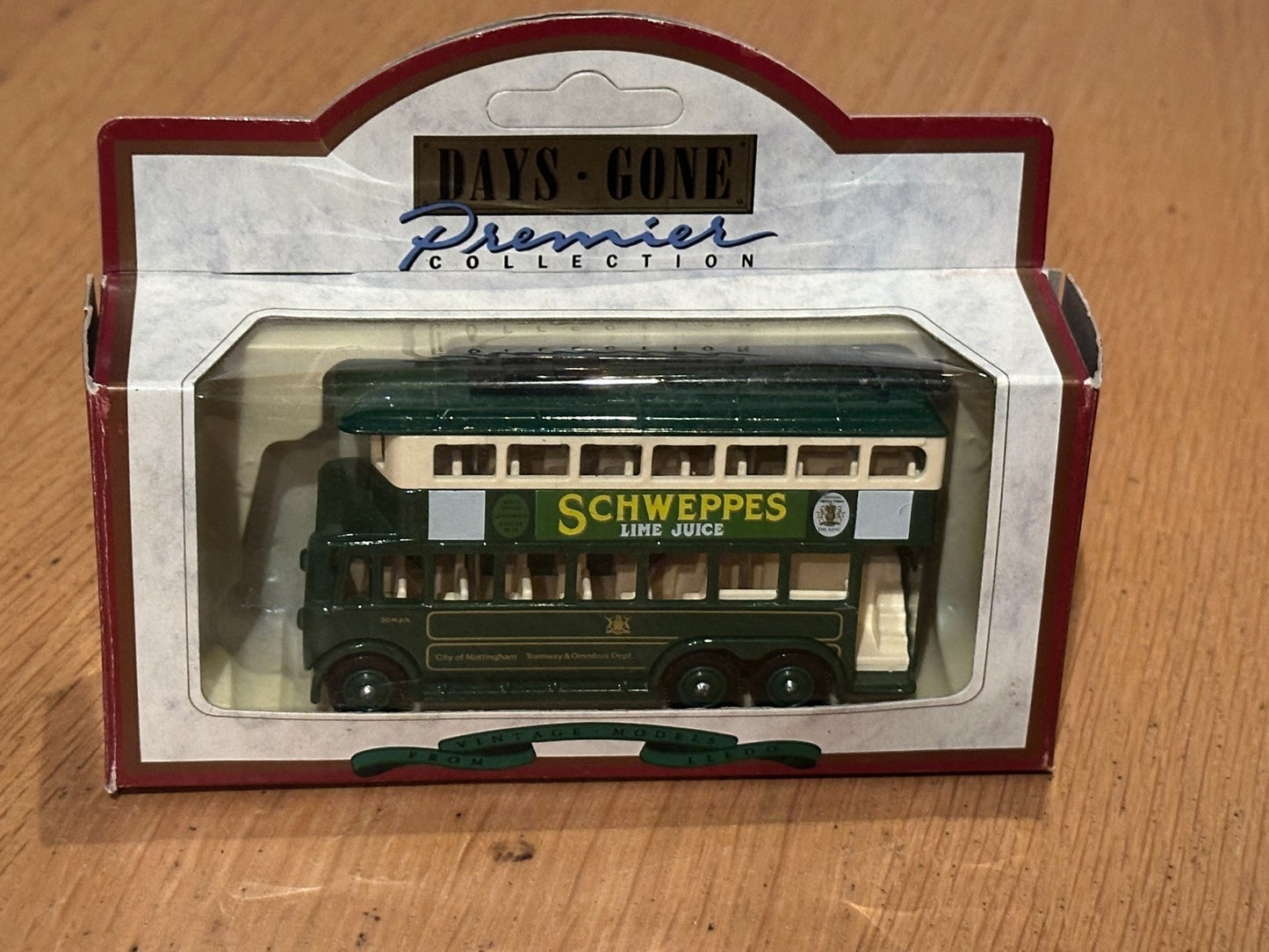 Days Gone Premier - 41007 Schweppes 1928 Karrier E6 Trolley Bus
