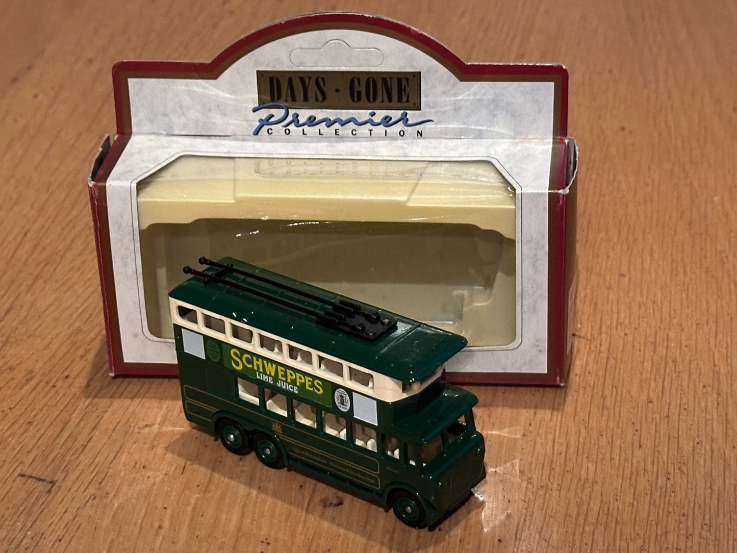 Days Gone Premier - 41007 Schweppes 1928 Karrier E6 Trolley Bus