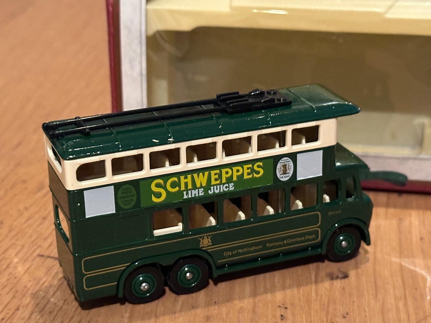 Days Gone Premier - 41007 Schweppes 1928 Karrier E6 Trolley Bus