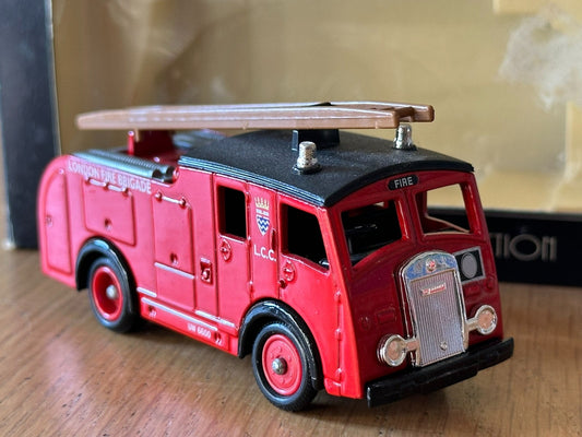 Days Gone Vanguards 1955 Dennis F8 Fire Engine - London Fire Brigade. Boxed.