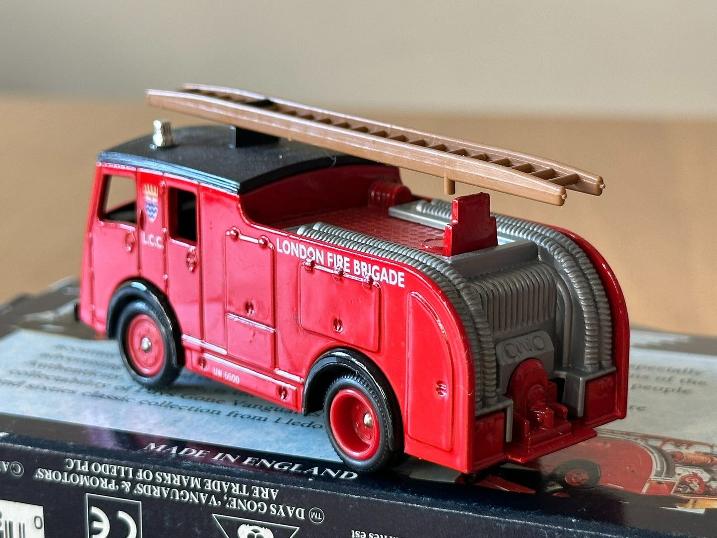 Days Gone Vanguards 1955 Dennis F8 Fire Engine - London Fire Brigade. Boxed.