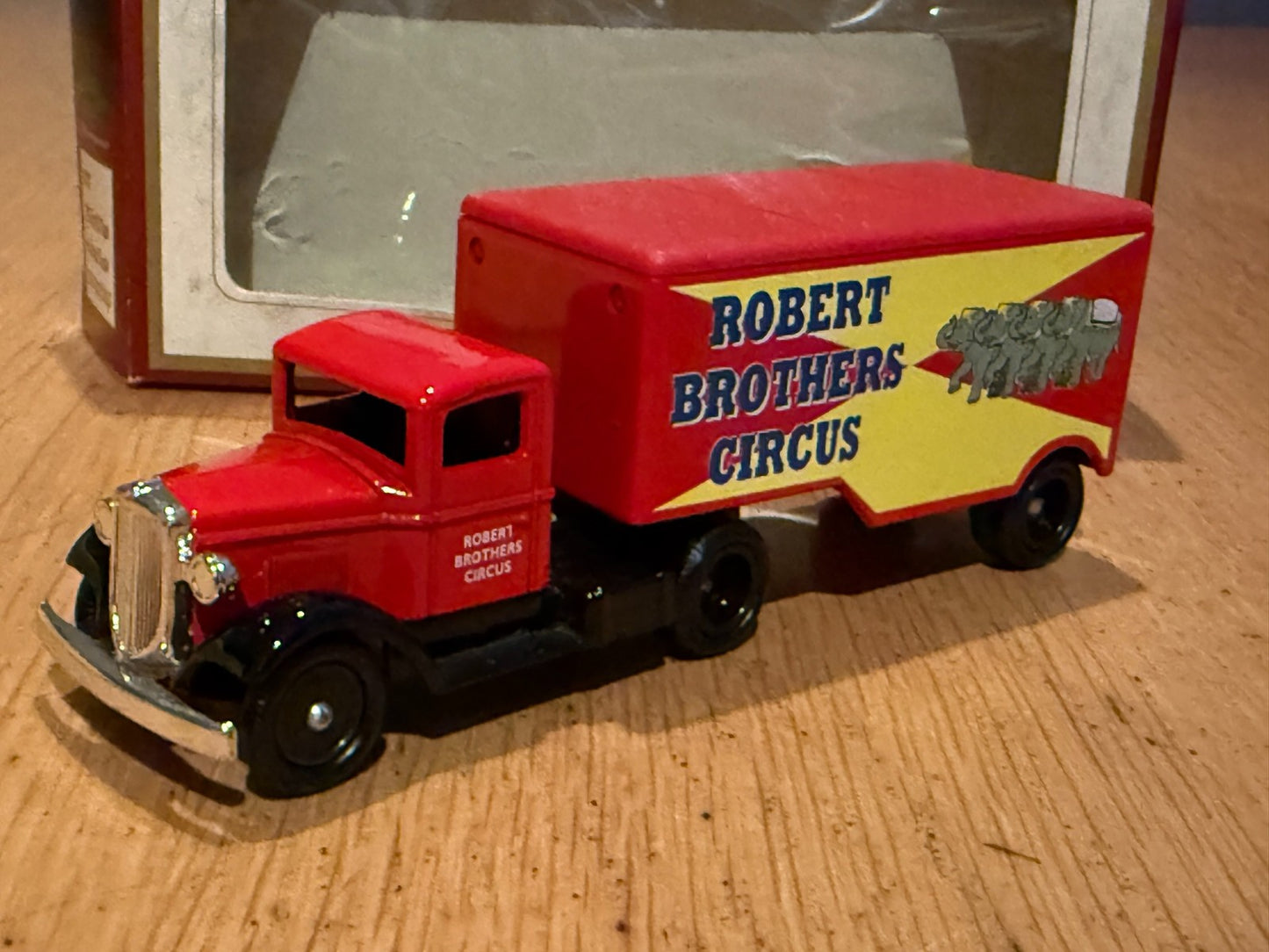 Days GoneCB24 - 1935 Ford 3 Ton Articulated Truck - Robert Brother's Circus