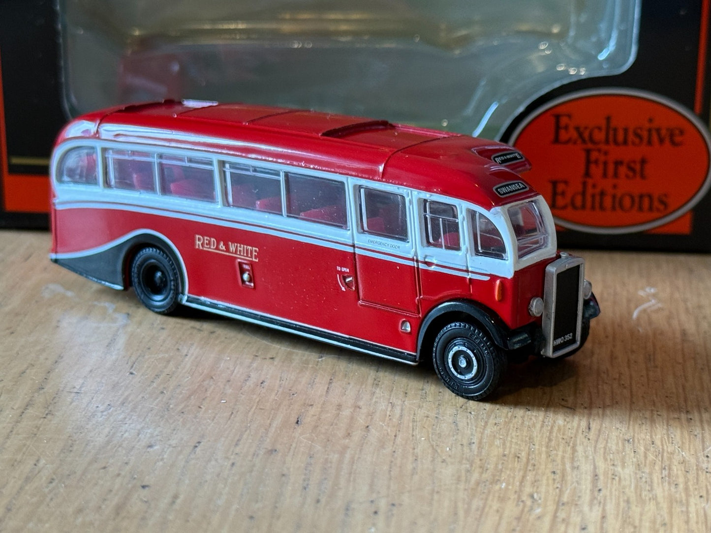 EFE 26803 - 1:76 Leyland Tiger PS1 Duple Half Cab Coach - Red & White
