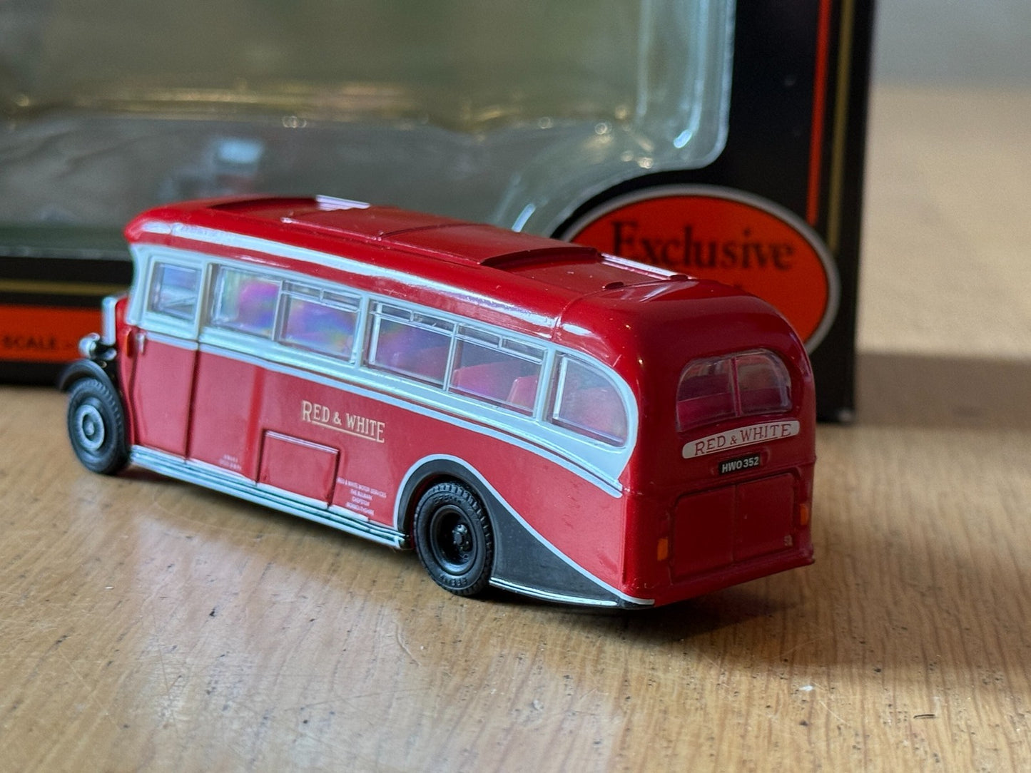 EFE 26803 - 1:76 Leyland Tiger PS1 Duple Half Cab Coach - Red & White