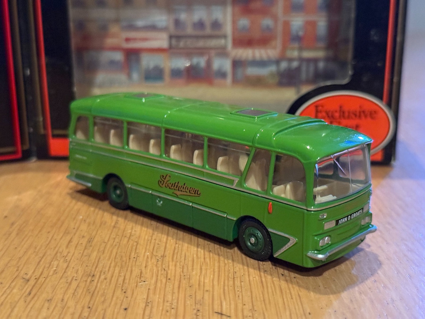 EFE OO Gauge 1:76 12304 - Harrington Grenadier/Cavalier Coach - Southdown
