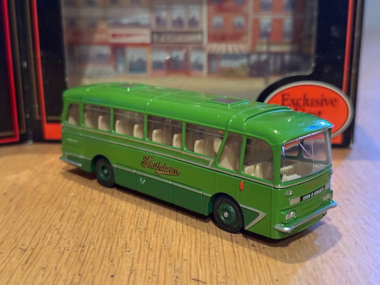 EFE OO Gauge 1:76 12304 - Harrington Grenadier/Cavalier Coach - Southdown