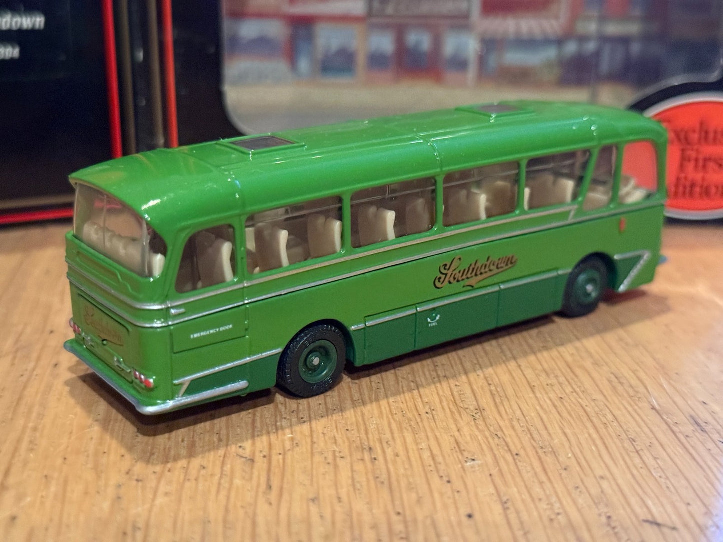 EFE OO Gauge 1:76 12304 - Harrington Grenadier/Cavalier Coach - Southdown