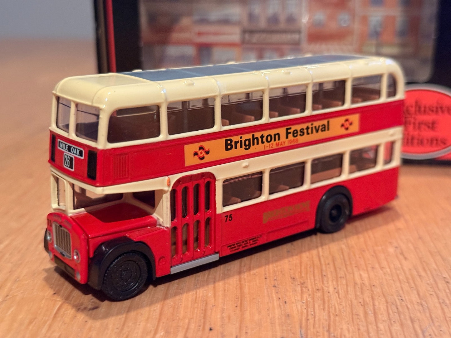 EFE OO Gauge 1:76 14001 - Bristol FLF Lodekka - Late Grill - Brighton & Hove