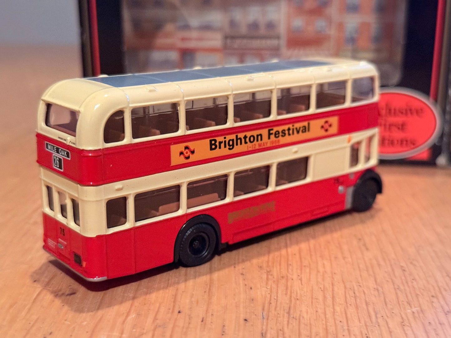 EFE OO Gauge 1:76 14001 - Bristol FLF Lodekka - Late Grill - Brighton & Hove