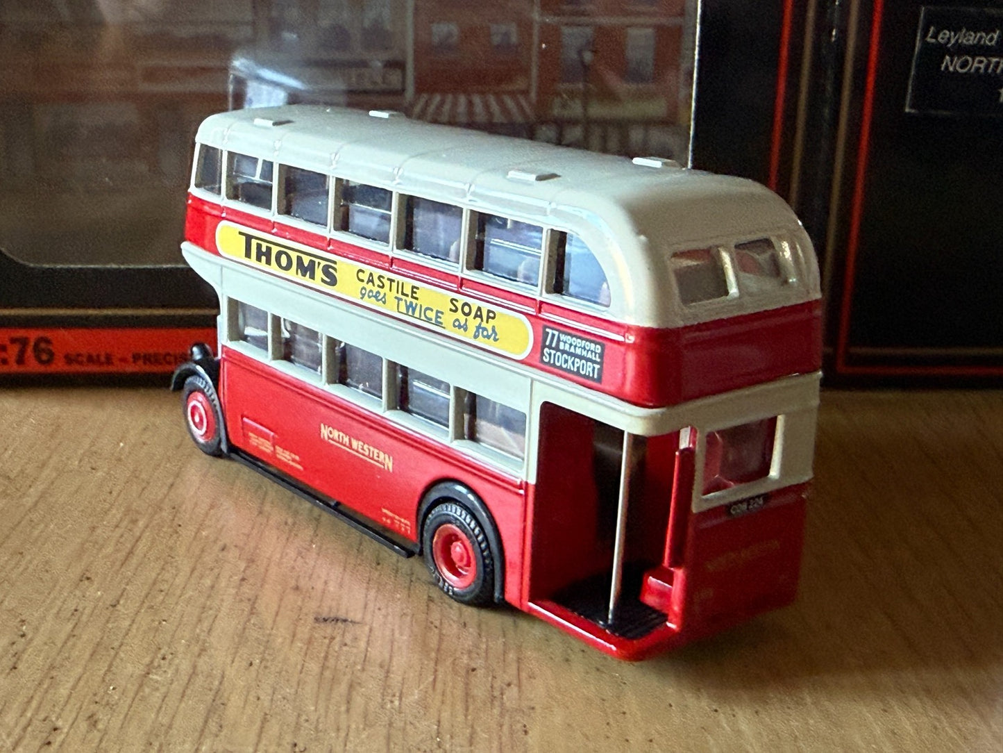 EFE OO Gauge 1:76 16007 - Leyland Titan PD2 Lowbridge Bus- North Western