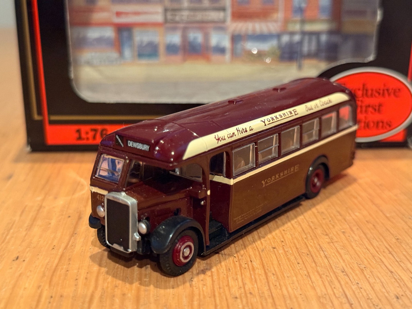 EFE OO Gauge 1:76 18301 - Leyland TS8 Tiger Type A - Yorkshire Woollen