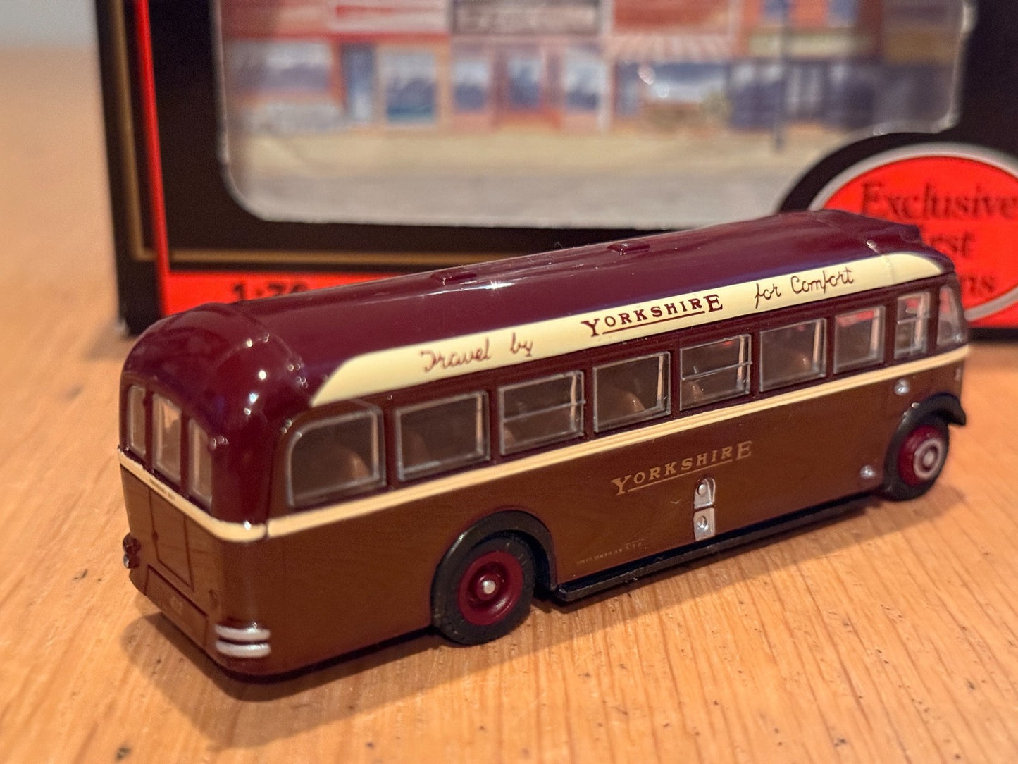EFE OO Gauge 1:76 18301 - Leyland TS8 Tiger Type A - Yorkshire Woollen