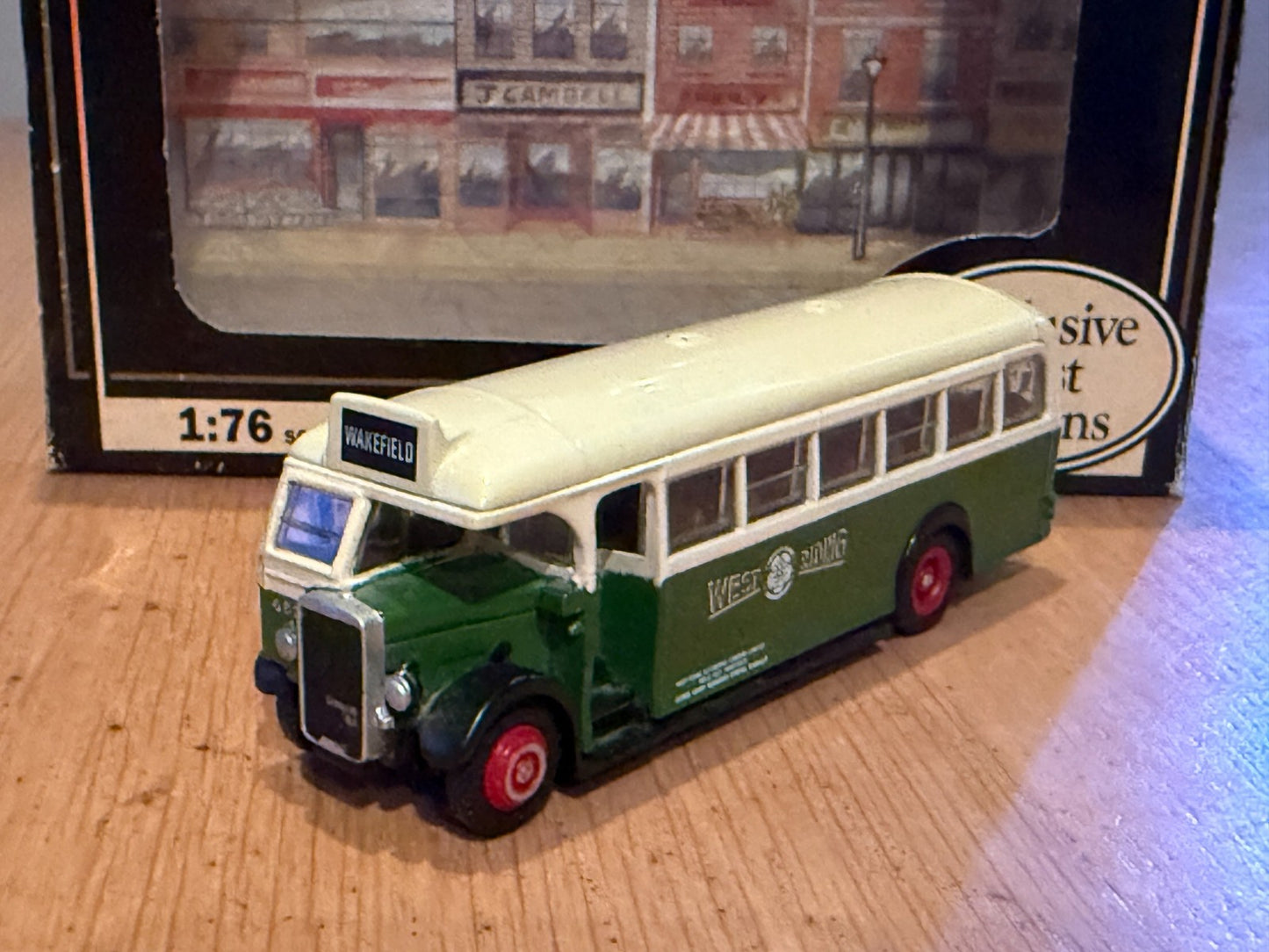 EFE OO Gauge 1:76 18401 - Leyland TS8 Tiger Type B - West Riding