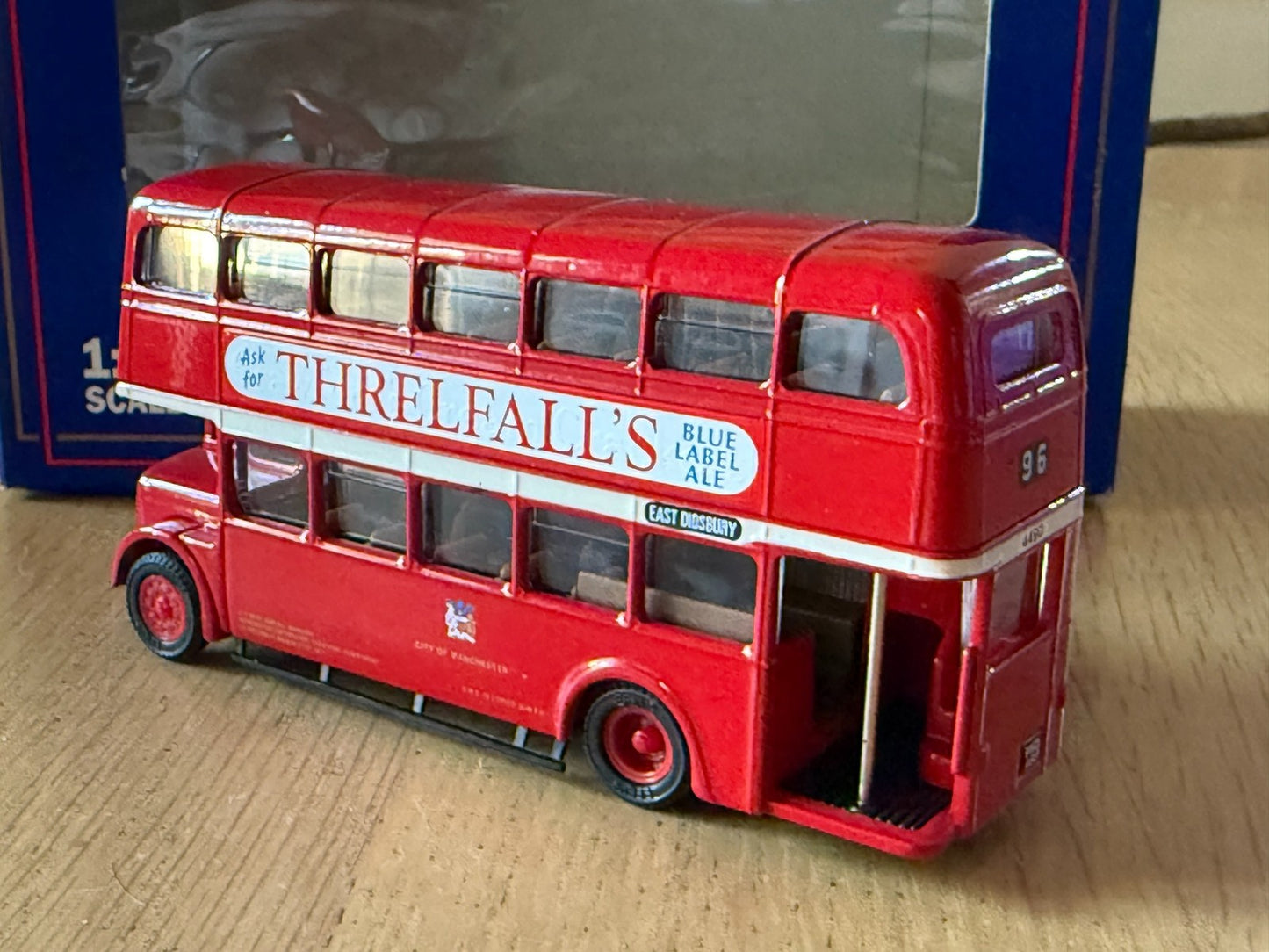 EFE OO Gauge 1/76 19801 - Daimler CVG6 - City of Manchester
