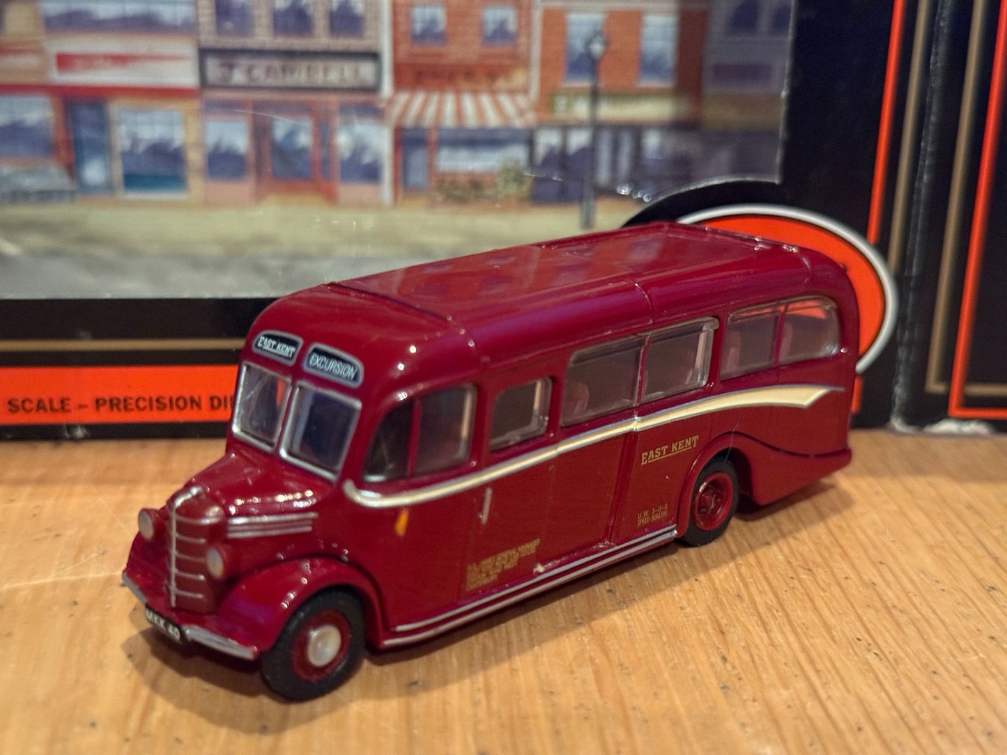 EFE OO Gauge 1:76 20117 - Bedford OB Coach - East Kent