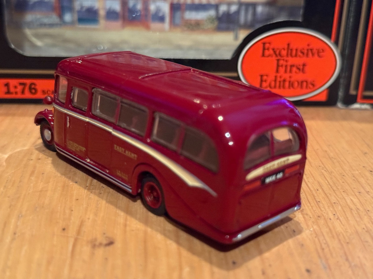 EFE OO Gauge 1:76 20117 - Bedford OB Coach - East Kent