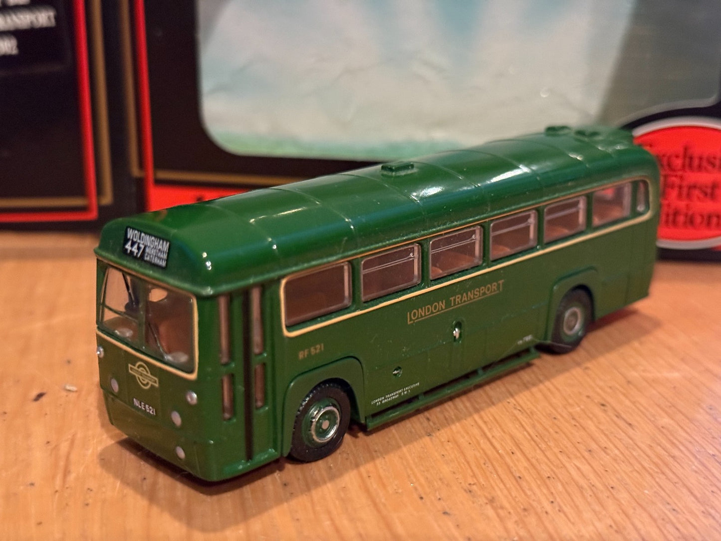 EFE OO Gauge 1:76 23301 - AEC RF London Transport Country Services
