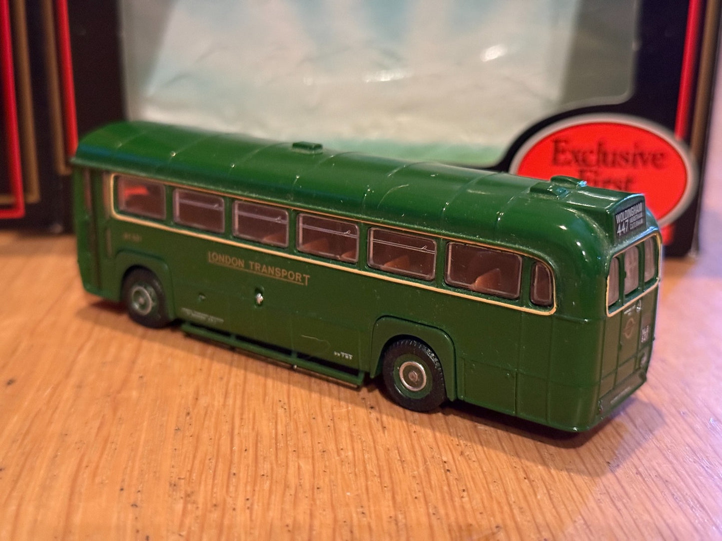 EFE OO Gauge 1:76 23301 - AEC RF London Transport Country Services