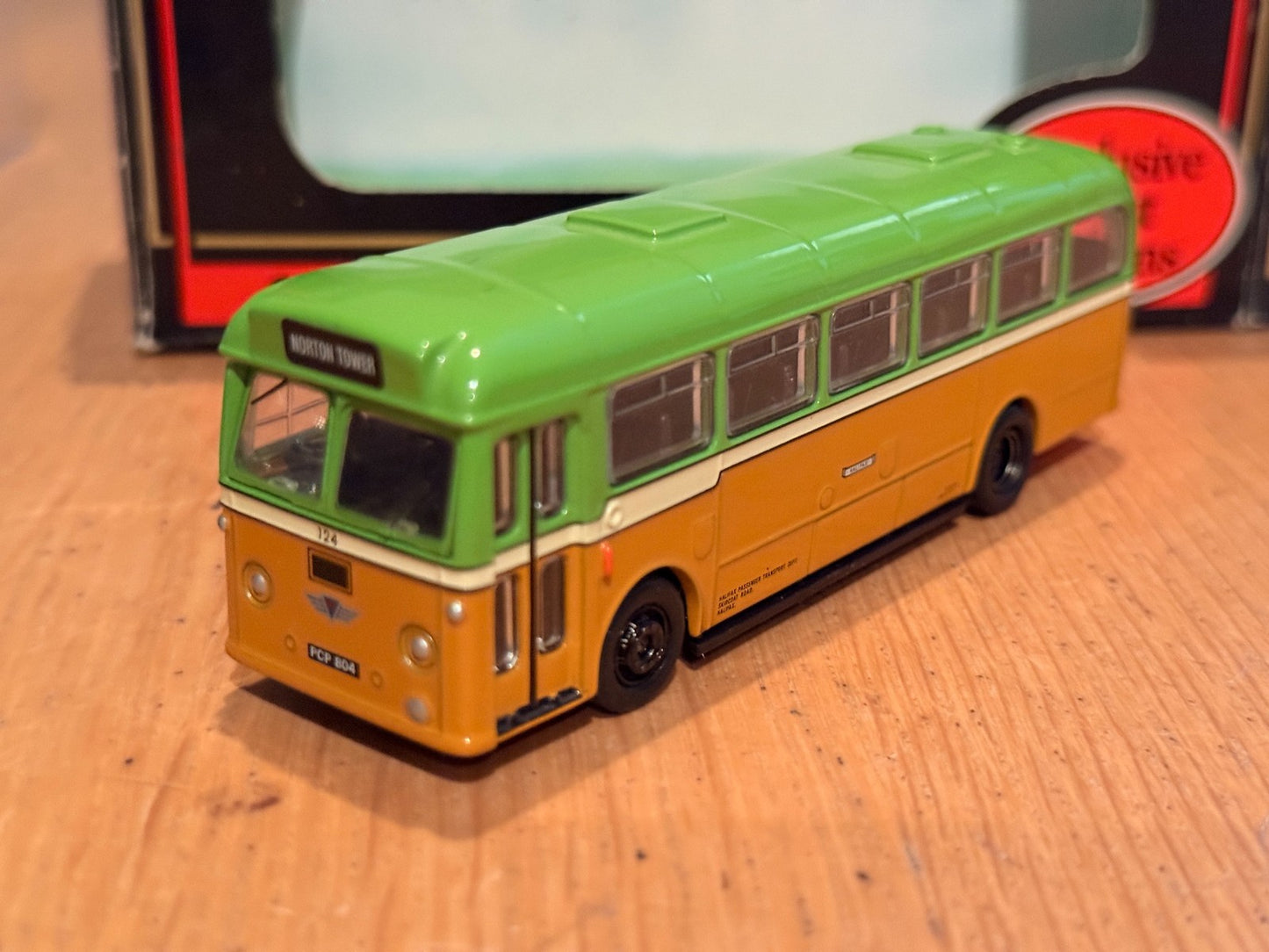 EFE OO Gauge 1:76 24310 -BAEC Reliance BET Style Bus - with spare wheels