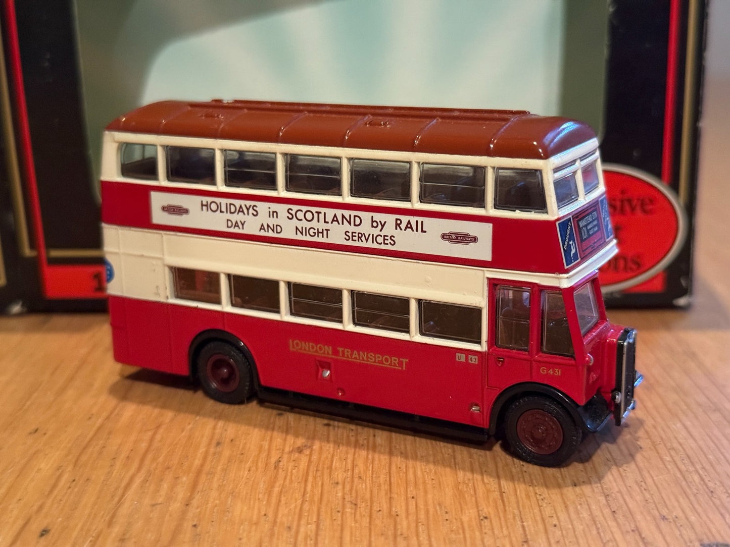 EFE OO Gauge 1:76 26301 - Guy Arab II Utility Bus - London Transport