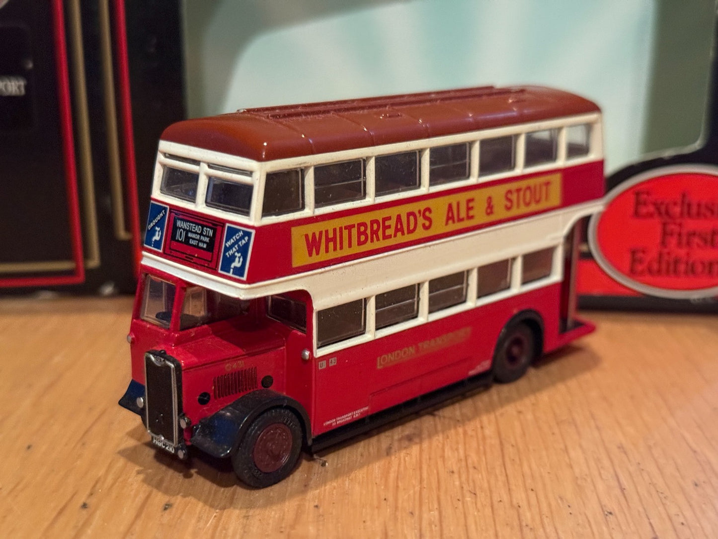 EFE OO Gauge 1:76 26301 - Guy Arab II Utility Bus - London Transport
