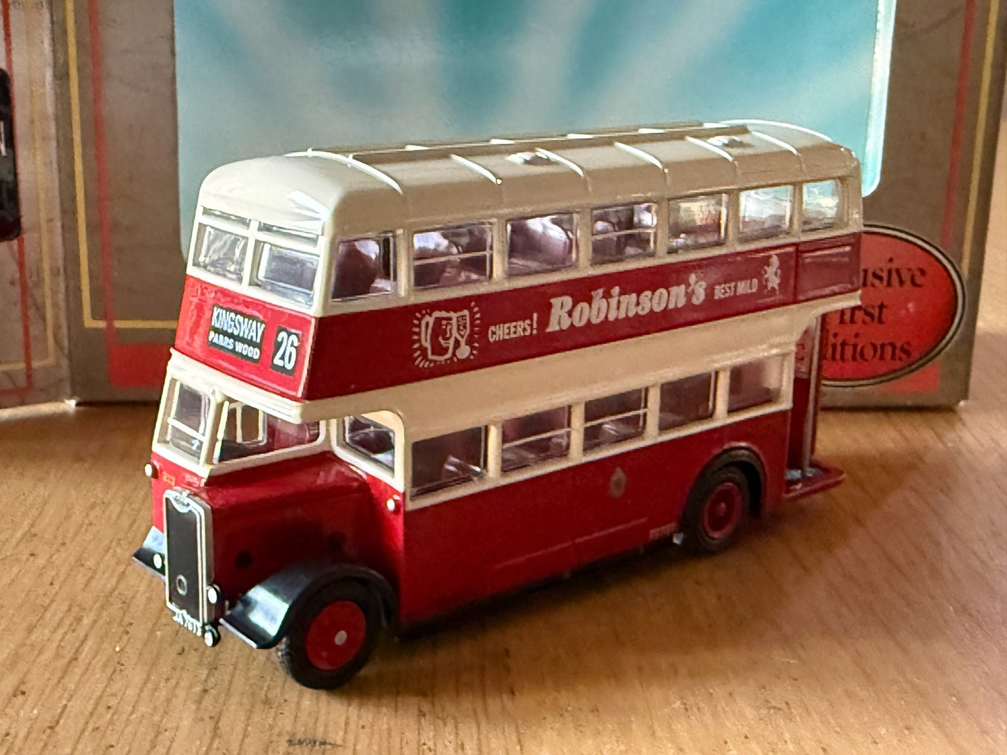 EFE OO Gauge 1:76 26327 - Guy Utility II Bus - Stockport Corporation