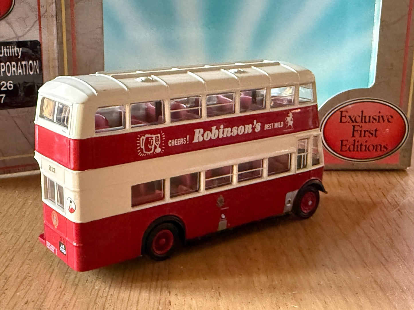 EFE OO Gauge 1:76 26327 - Guy Utility II Bus - Stockport Corporation
