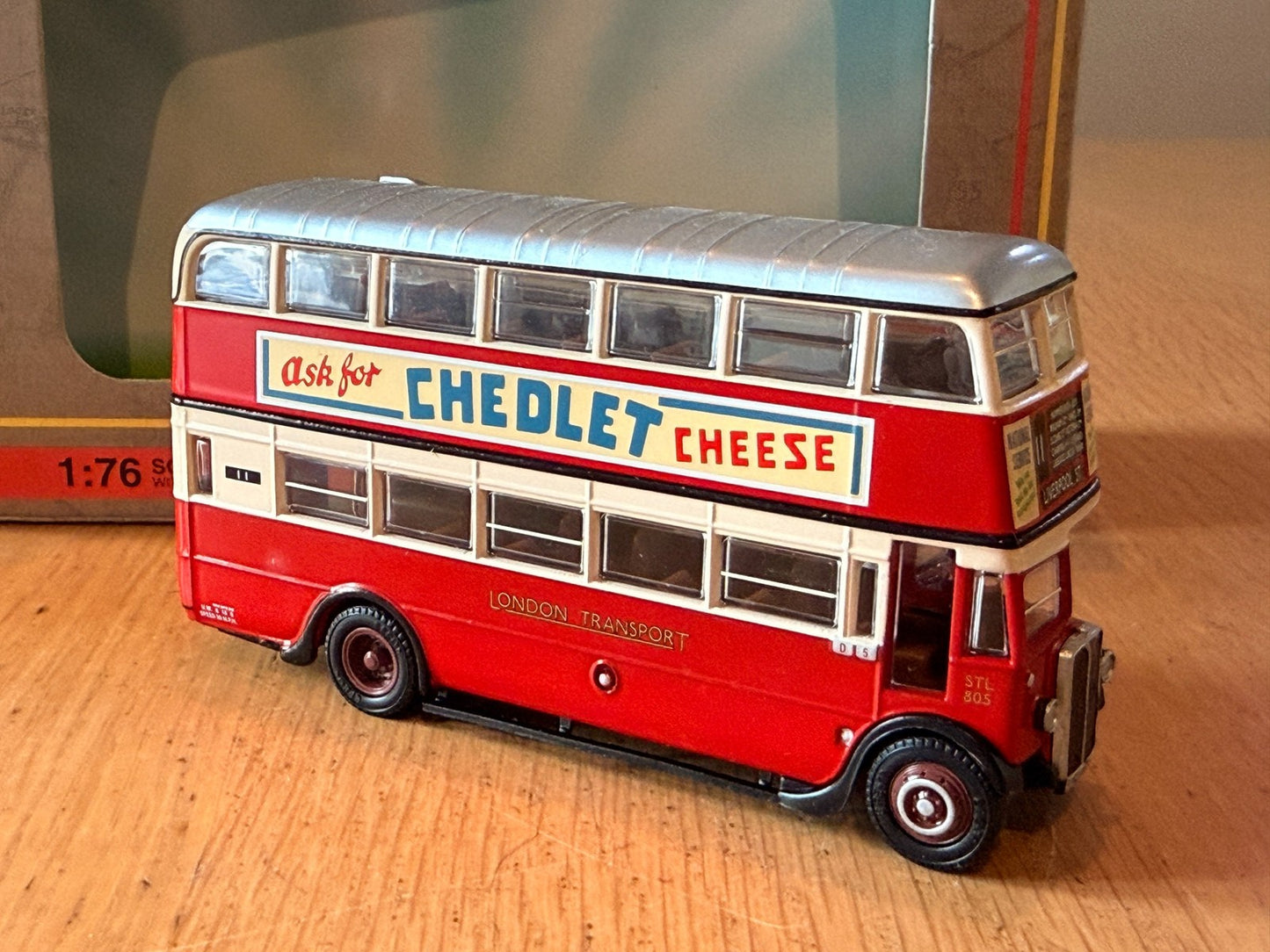 EFE OO Gauge 1:76 27701 - London Transport AEC STL Class Bus