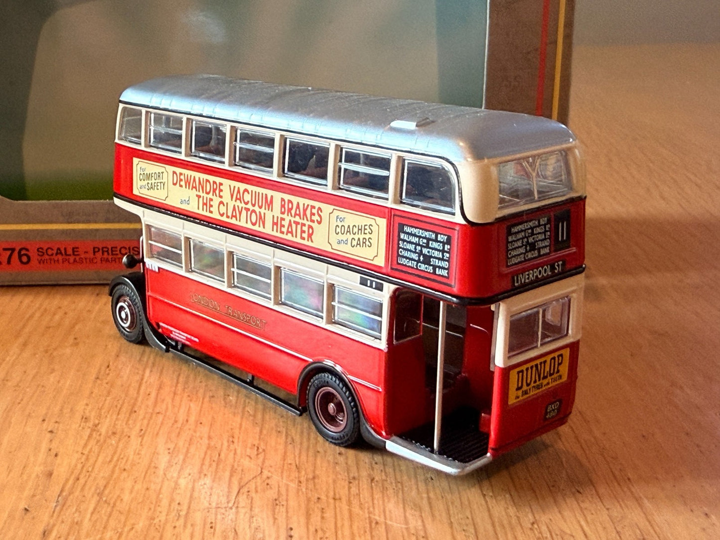 EFE OO Gauge 1:76 27701 - London Transport AEC STL Class Bus