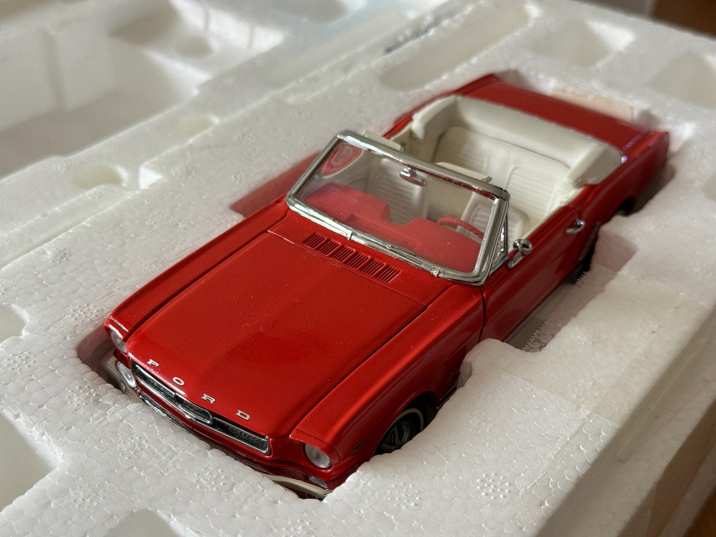 Franklin Mint: 1:24 1964 Ford Mustang Convertible